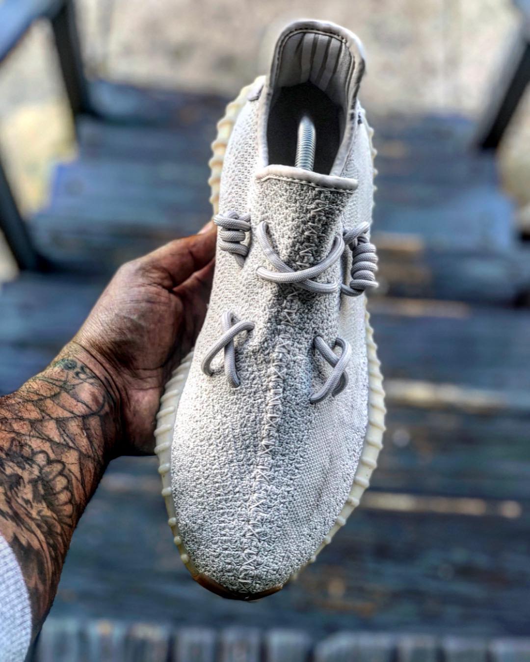 KAWS,Hyperspace,adidas,Yeezy 3  Yeezy 350 V2「最全穿法」！除了火爆的 KAWS 鞋带，还有...
