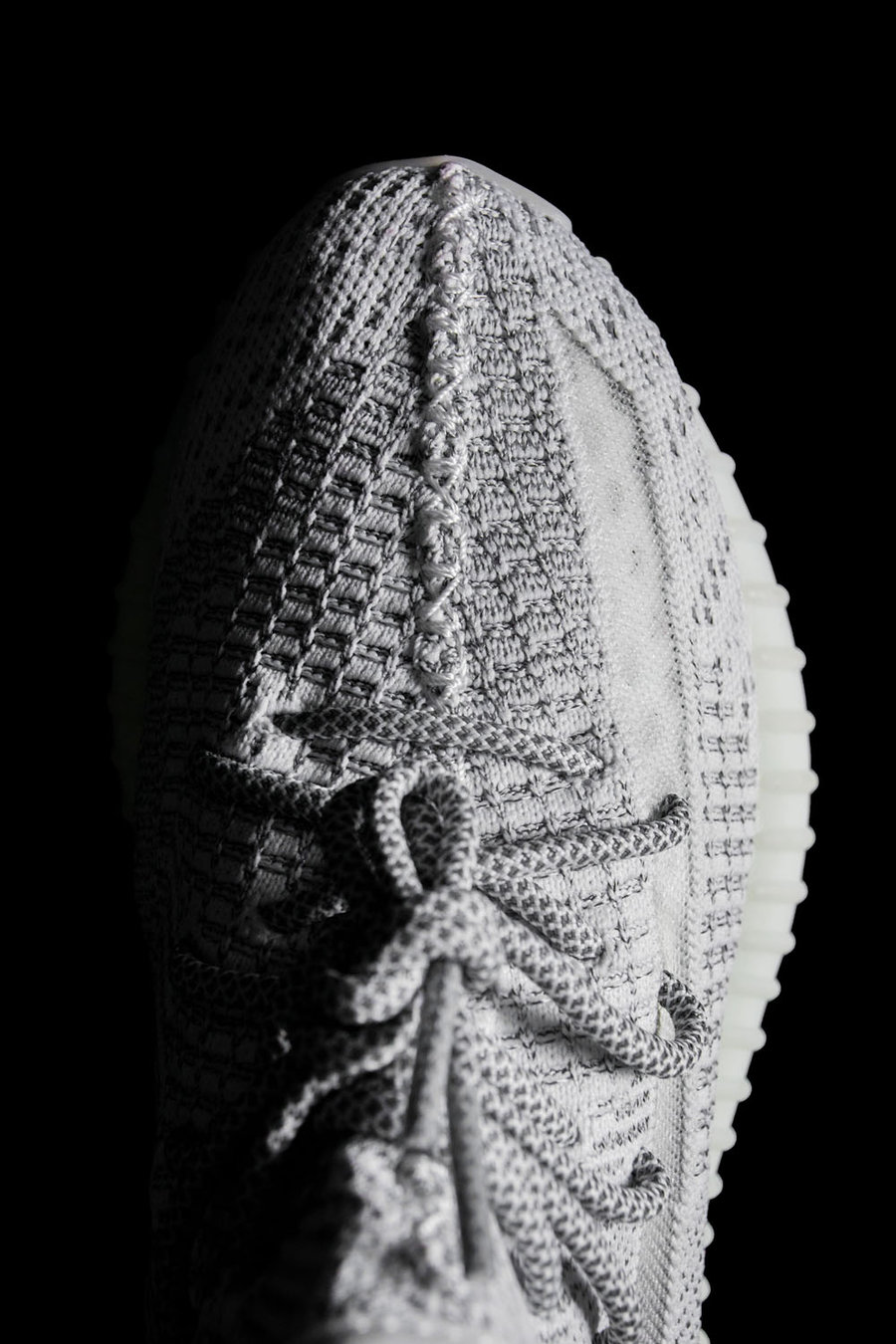 Yeezy,Yeezy 350  今年这种风格的球鞋「闭眼买都不会错」！小编买了一大堆了...