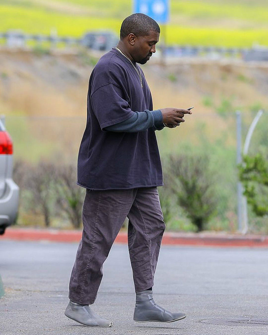 Kanye,50 Cent  被 50 Cent 疯狂吐槽！Kanye 这双神秘鞋款你打几分？