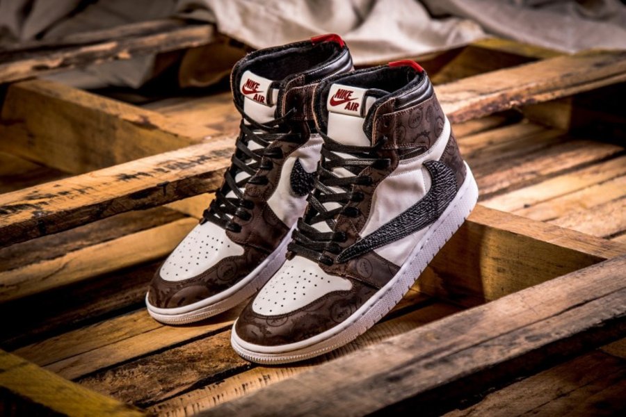 Air Jordan 1,SB Dunk,定制  Travis Scott 反勾还有特殊版本？这两双鞋材质有点高端！