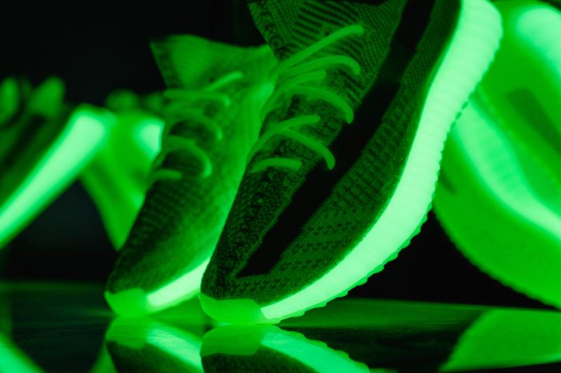 Yeezy Boost 350 V2,adidas,发售,E  夜光 Yeezy 350 V2 最新实物图曝光！看完小编就种草了！