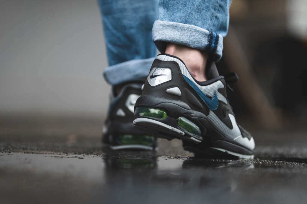 Nike,Air Max 2 Light,发售  夸张线条设计！全新 Air Max 2 Light 即将发售