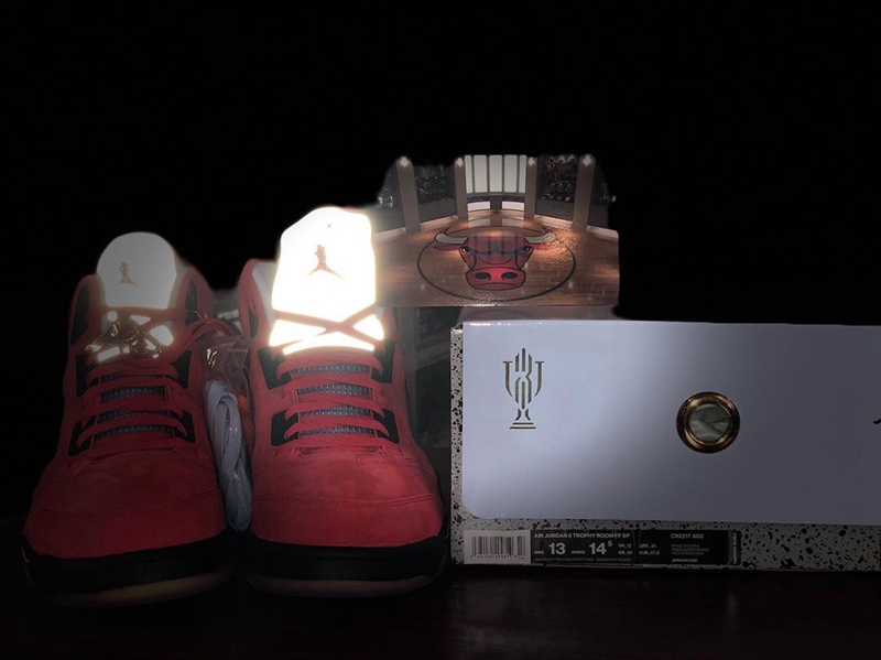 Trophy Room,Air Jordan 5,AJ5  价格近 10 万！亲友 Trophy Room x AJ5 完整实物上脚欣赏！