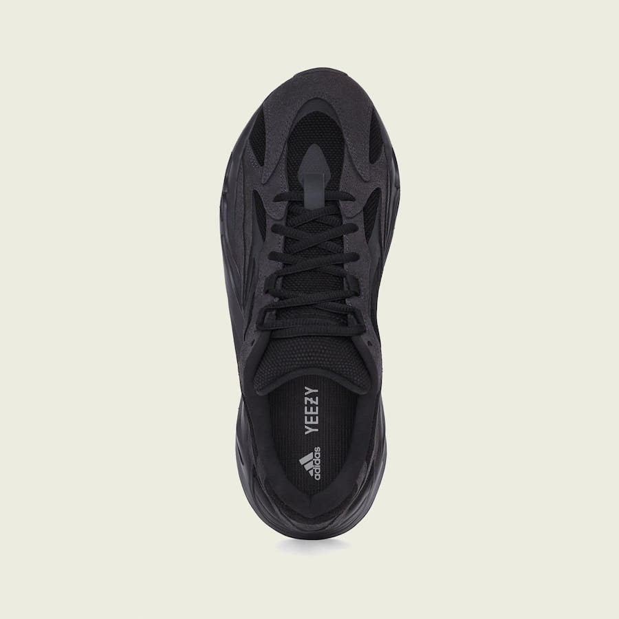 Yeezy 700 V2,Yeezy 350 V2,发售,F  碳黑 Yeezy 700 V2 官图释出！还有无鞋提侧透新品曝光！