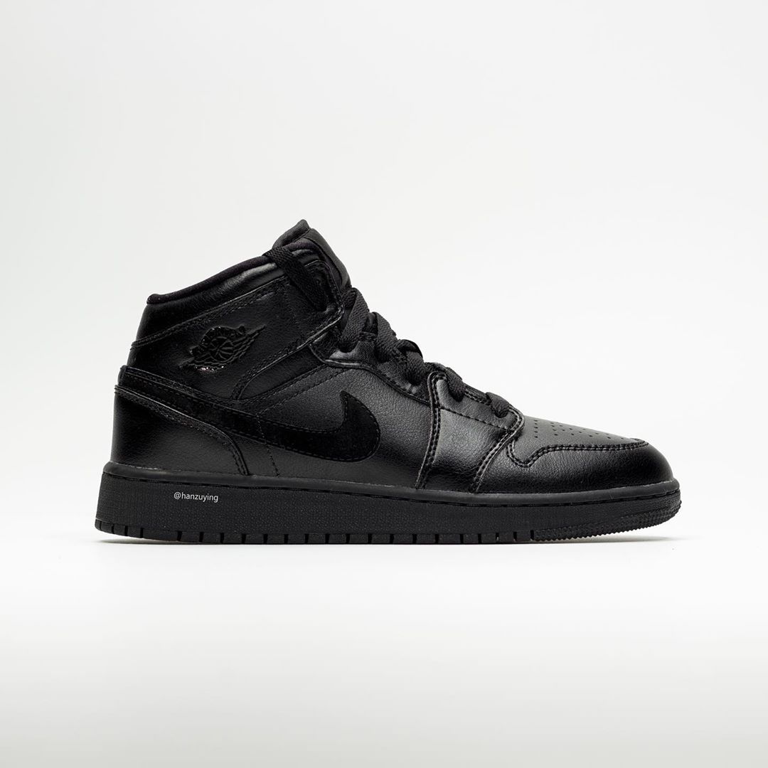 Nike,Air Jordan 1 Mid,发售  低调出众的质感！黑魂 Air Jordan 1 Mid 实物图曝光
