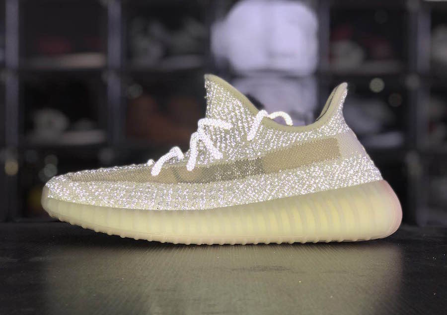 Yeezy 350 v2,Yeezy,adidas,发售  「买一双顶三双」，芝麻满天星 Yeezy 350 V2 要来了！