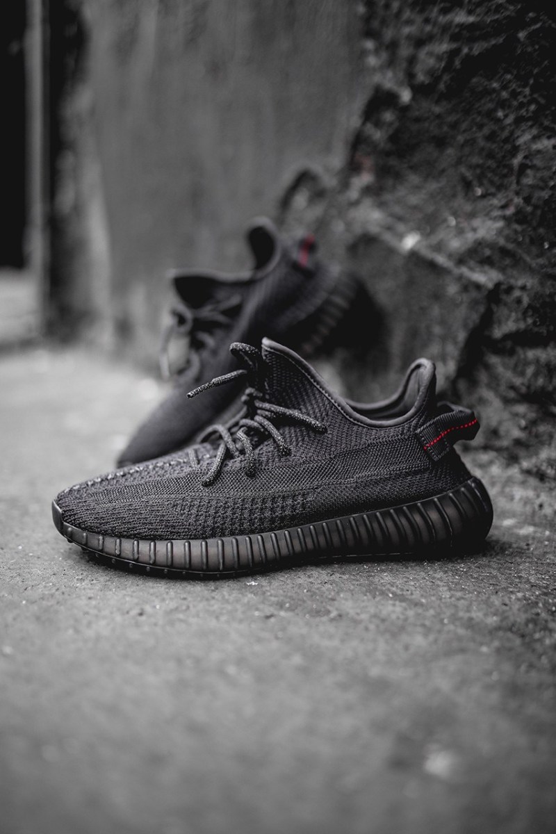 adidas,Yeezy Boost 350 V2,  黑魂 Yeezy 350 V2 最新实物美图欣赏！下周五正式发售！