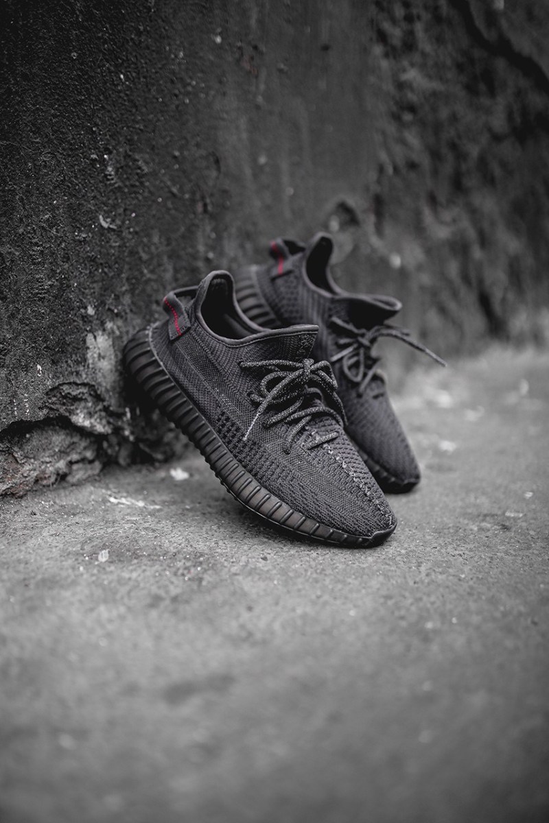 adidas,Yeezy Boost 350 V2,  黑魂 Yeezy 350 V2 最新实物美图欣赏！下周五正式发售！