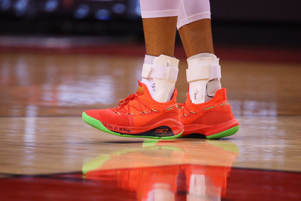 今早,NBA,季后赛,总决赛,第二,场,正式,开打,。,  Drake 暗讽杜兰特？NBA 季后赛上脚欣赏！