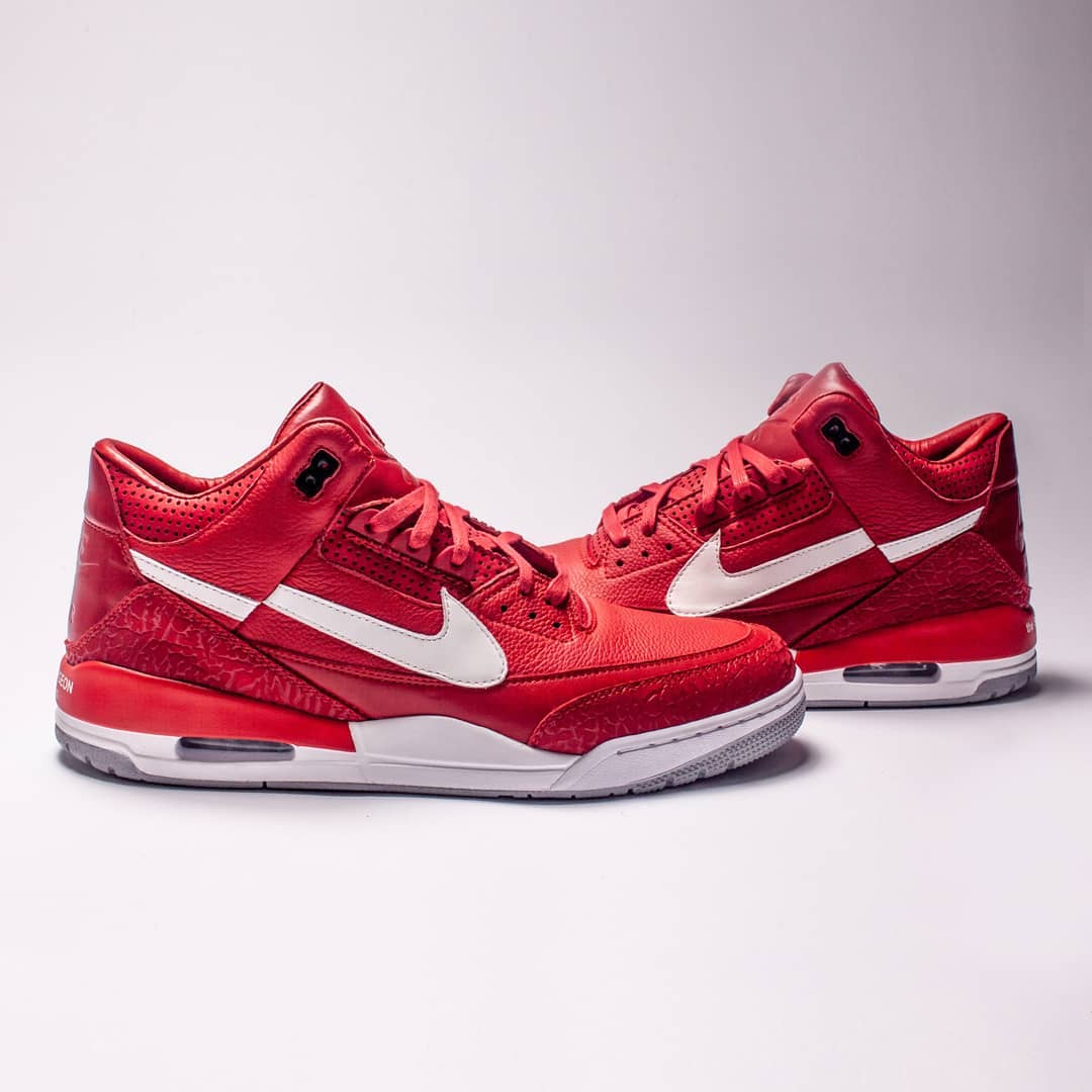Nike,Air Jordan 1,AJ1,定制,发售  全球限量 25 双！这双「大闪电」Air Jordan 1 你见过吗？