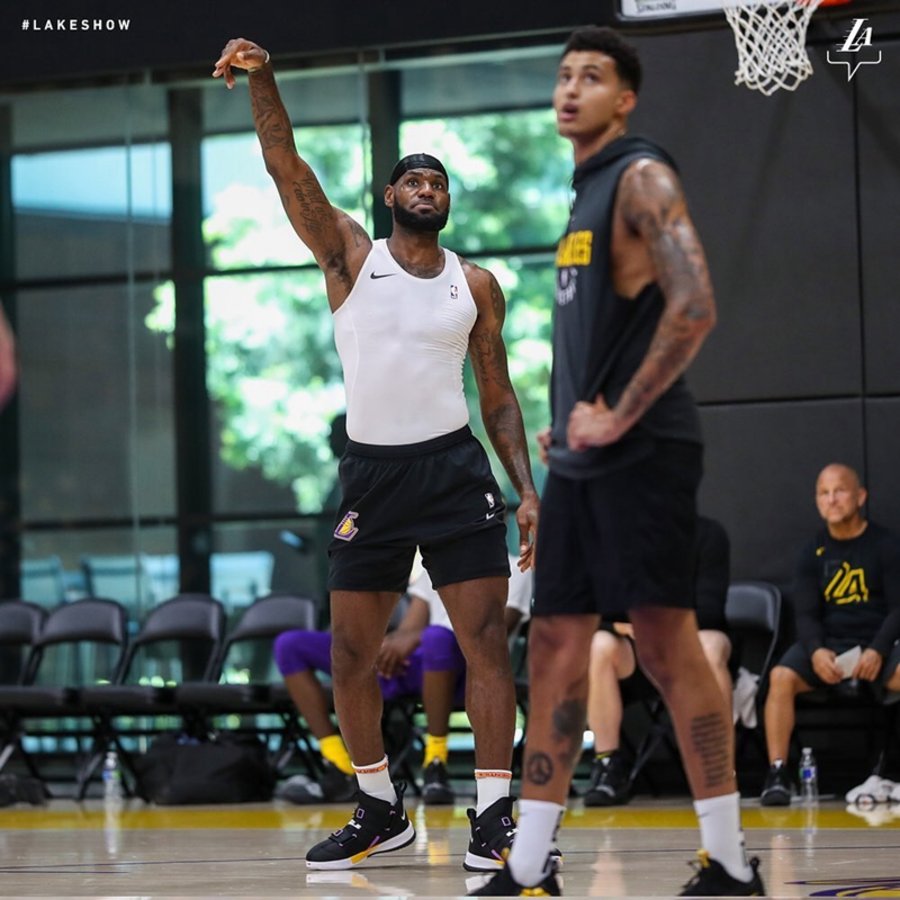 Nike,LeBron Soldier 13,AR4228-  詹皇训练上脚！LeBron Soldier 13 湖人配色 8 月发售！