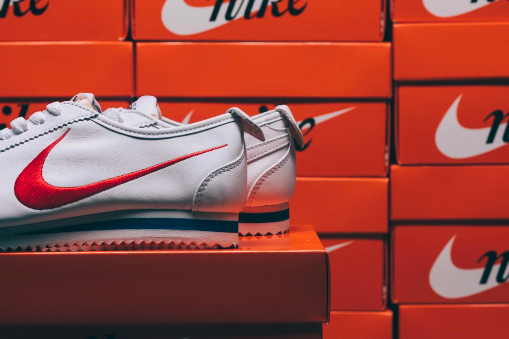 皮革,内衬,复古,大钩,「,鞋狗,」,配色,Nike,Nik  皮革内衬 + 复古大钩！「鞋狗」配色 Nike Cortez 实物近赏