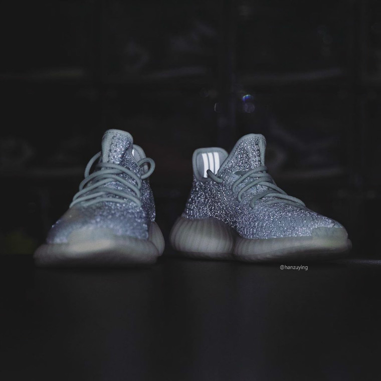 adidas,满天星,Yeezy Boost 350 V2,  满天星版本首次曝光！Yeezy「冰蓝 2.0」也是拼接鞋面！