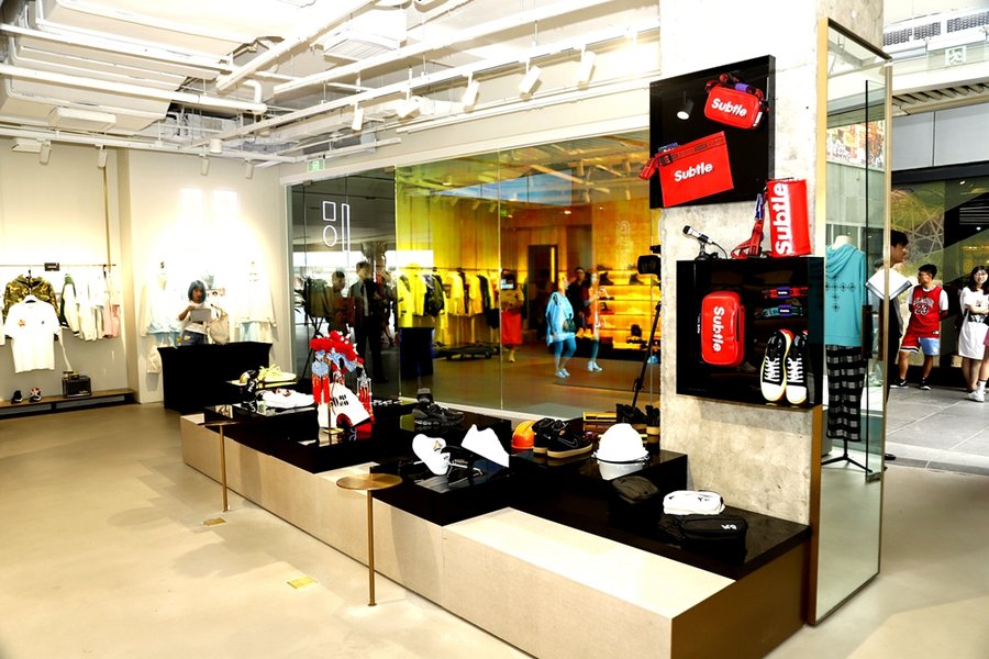 Yeezy,FOSS,Nike,adidas  买鞋打卡新去处！这家「京味潮店」不只有原价 Yeezy！