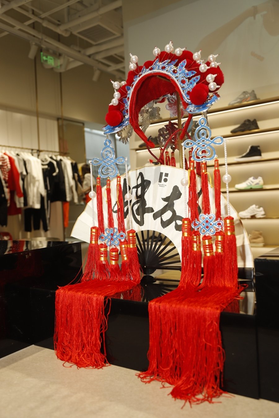 Yeezy,FOSS,Nike,adidas  买鞋打卡新去处！这家「京味潮店」不只有原价 Yeezy！