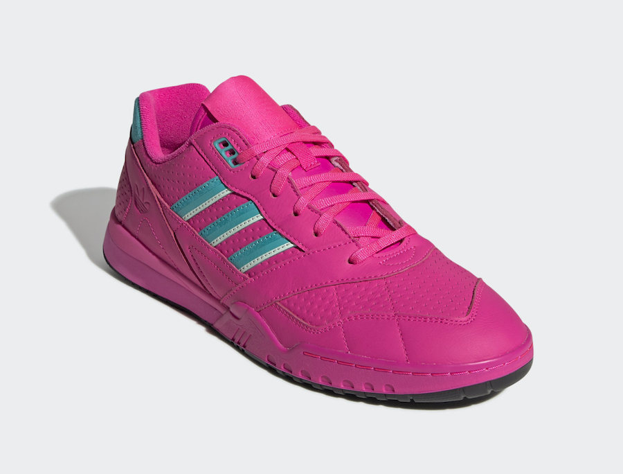 adidas,A.R.Trainer,EE5400,发售  超风骚粉红色调！这双 adidas 全新复古球鞋真的够大胆