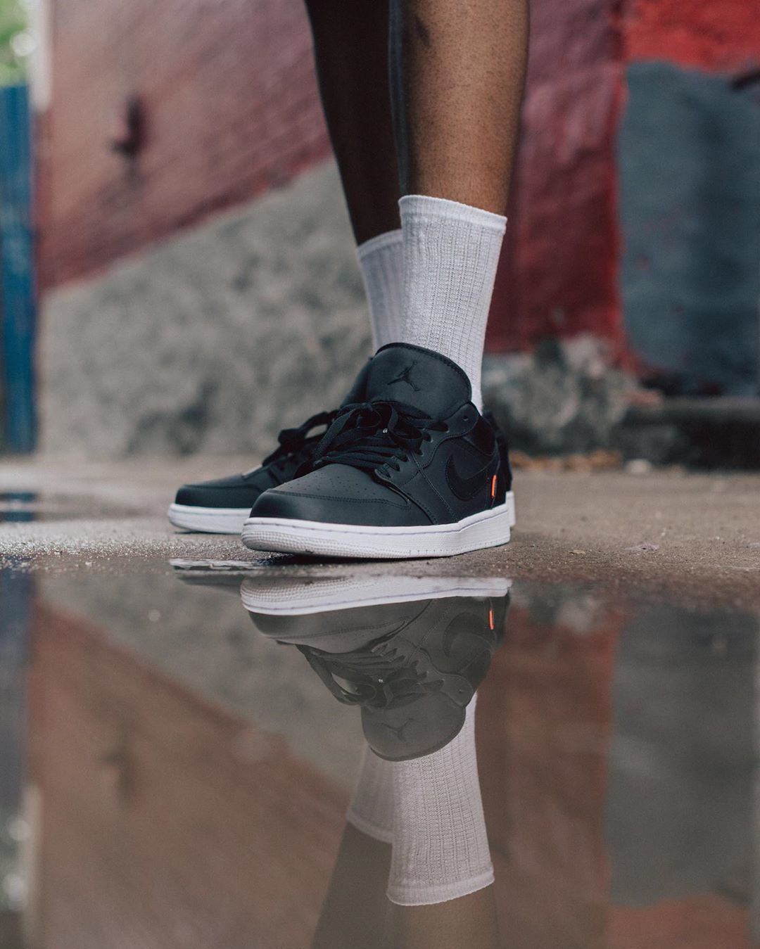 Air Jordan 1 Low “PSG”,AJ1,CK0  海外店铺已发售！这双 Air Jordan 1 Low “PSG”上脚挺好看！