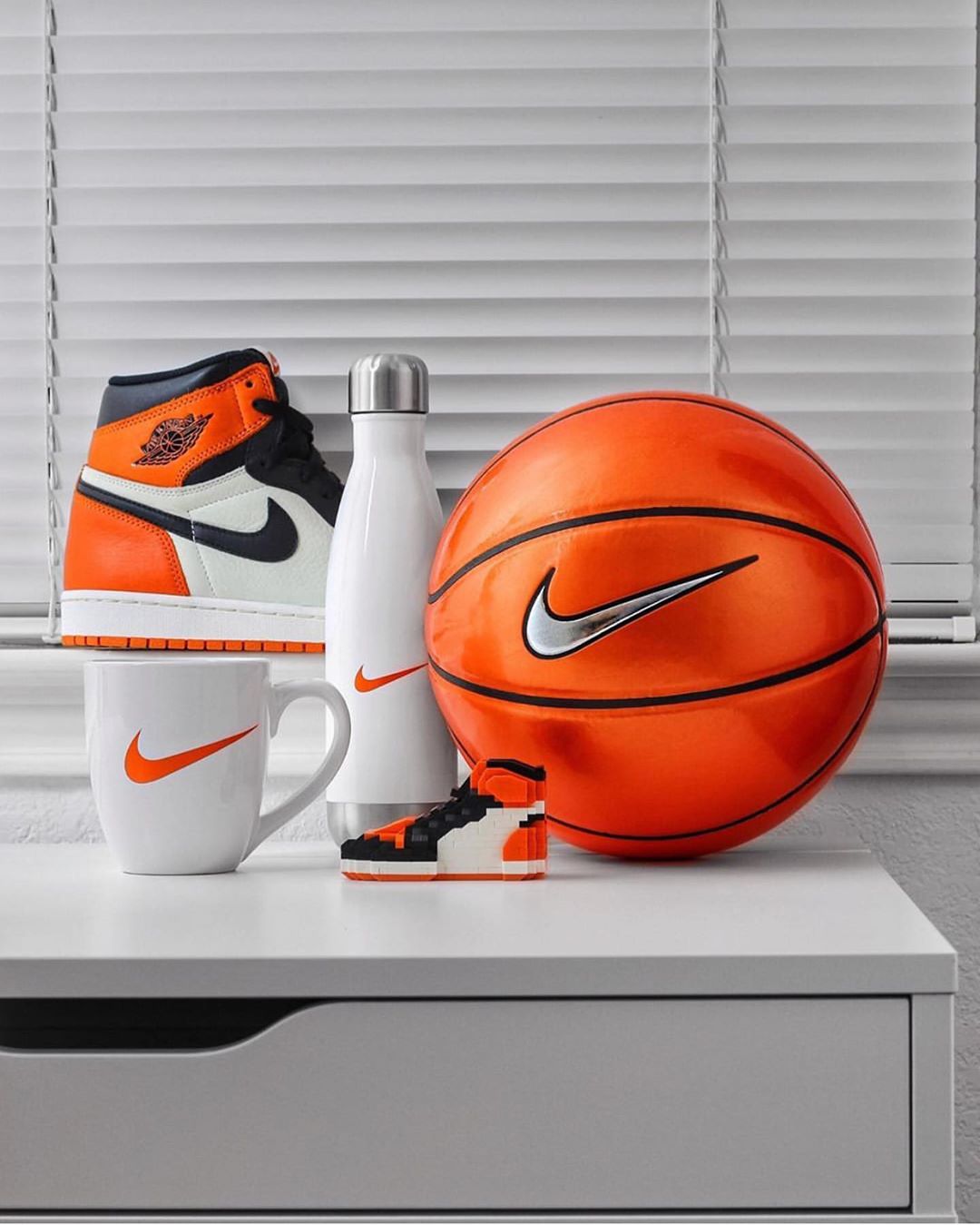 Nike,adidas  Nike 被评为全球十大 “最健康” 公司之一！adidas 无缘前十！