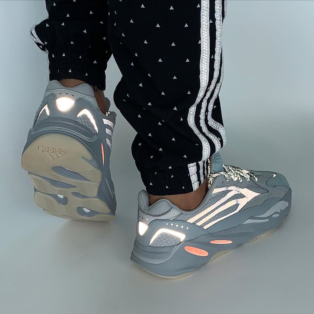 Yeezy Boost 700 V2,  年度流行色+3M 反光鞋身！新惯性 Yeezy 700 V2 将下月发售！