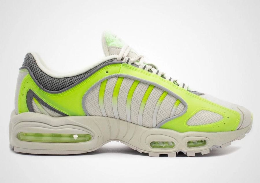 CJ0784-700,Nike,Air Max Tailwi  年度流行色加持！这双 Nike 复古跑鞋有点潮！