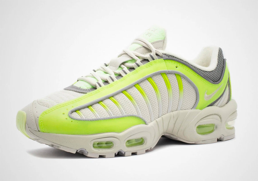 CJ0784-700,Nike,Air Max Tailwi  年度流行色加持！这双 Nike 复古跑鞋有点潮！