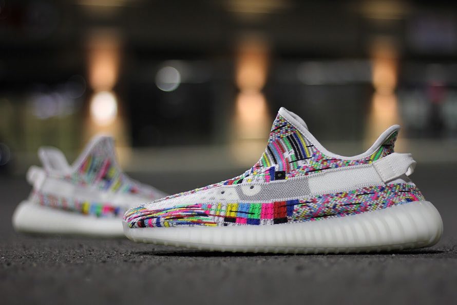 Yeezy 350 V2,adidas,kanye,发售  看完怎么有点晕？这双「无信号」Yeezy 350 V2 你打几分？