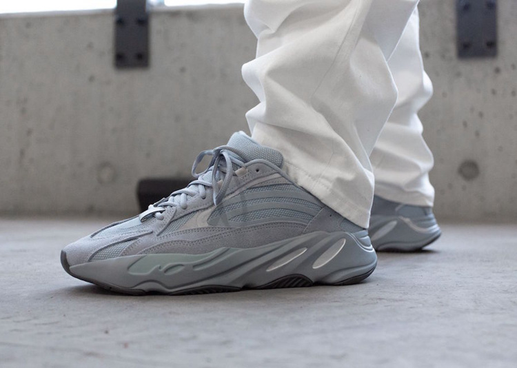 adidas,Yeezy,Boost 700 V2,FV84   上脚效果清新脱俗！医院蓝 Yeezy 700 V2 月底即将发售！