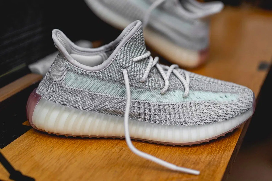 FW3042,Yeezy 350,Yeezy FW3042 别忘了！明天还有 Yeezy 350 Boost V2 的线上发售！