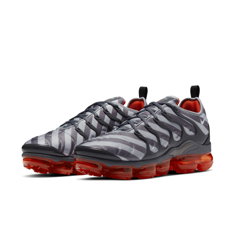 VaporMax Plus,Nike  OFF-WHITE 既视感！VaporMax Plus 全新配色官图释出