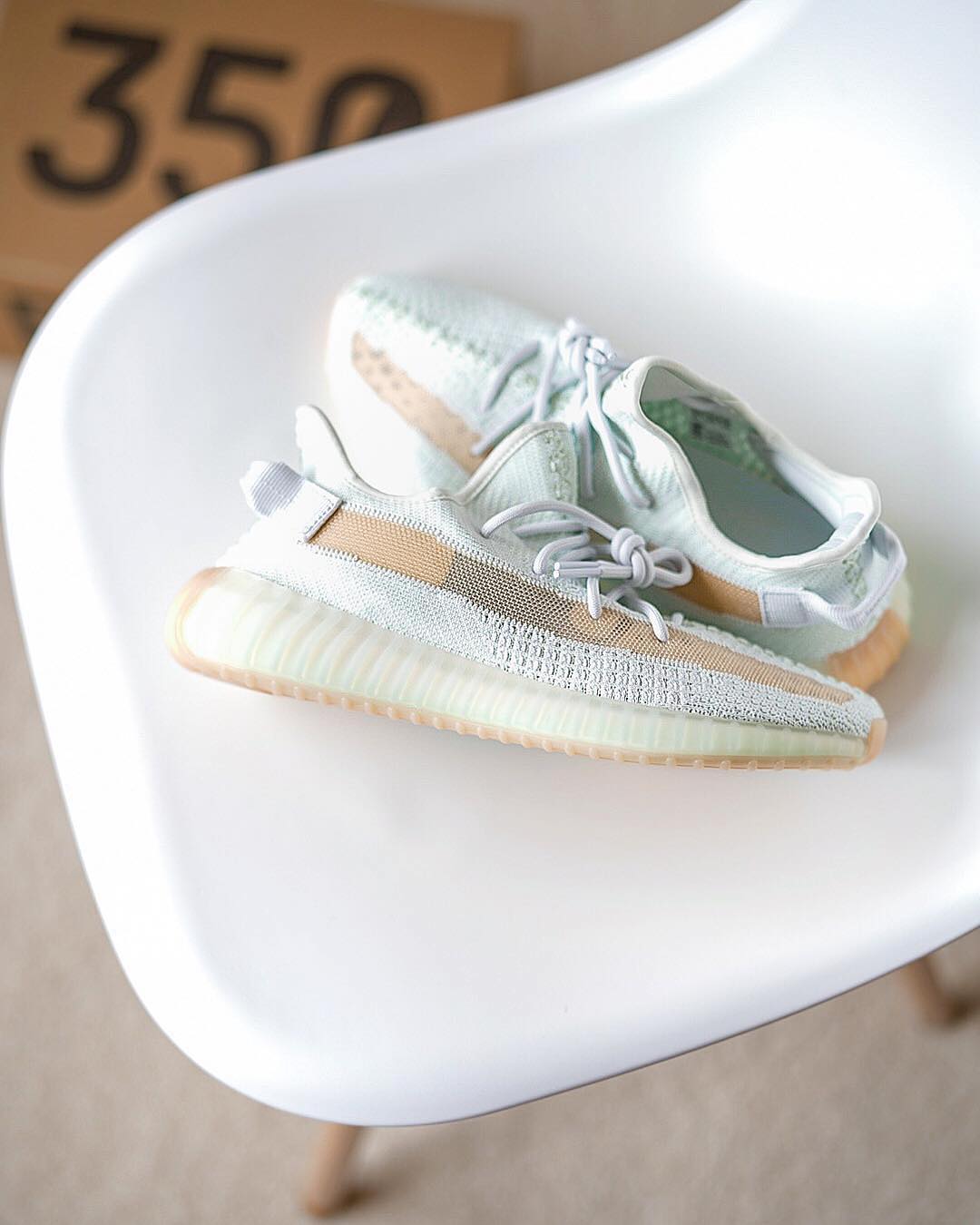 Yeezy,adidas  今年 Yeezy 一共发售了 28 双！90 % 的人都记不全！