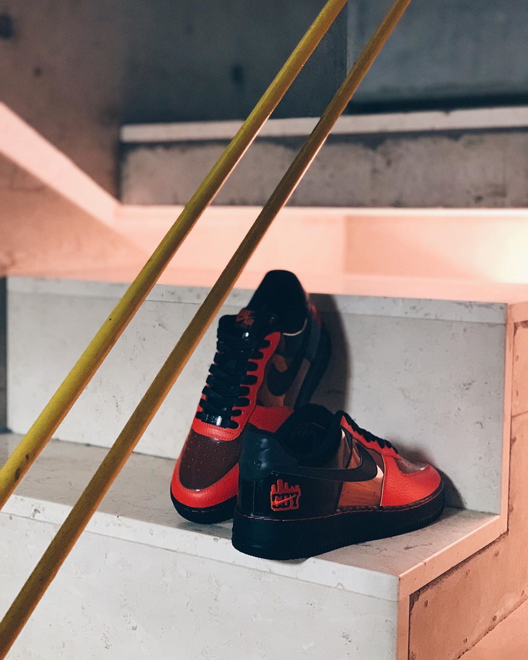 Air Force 1,AF1,Nike,发售  漆皮打造规格颇高！这双万圣节 Air Force 1 是本月隐藏 Boss！