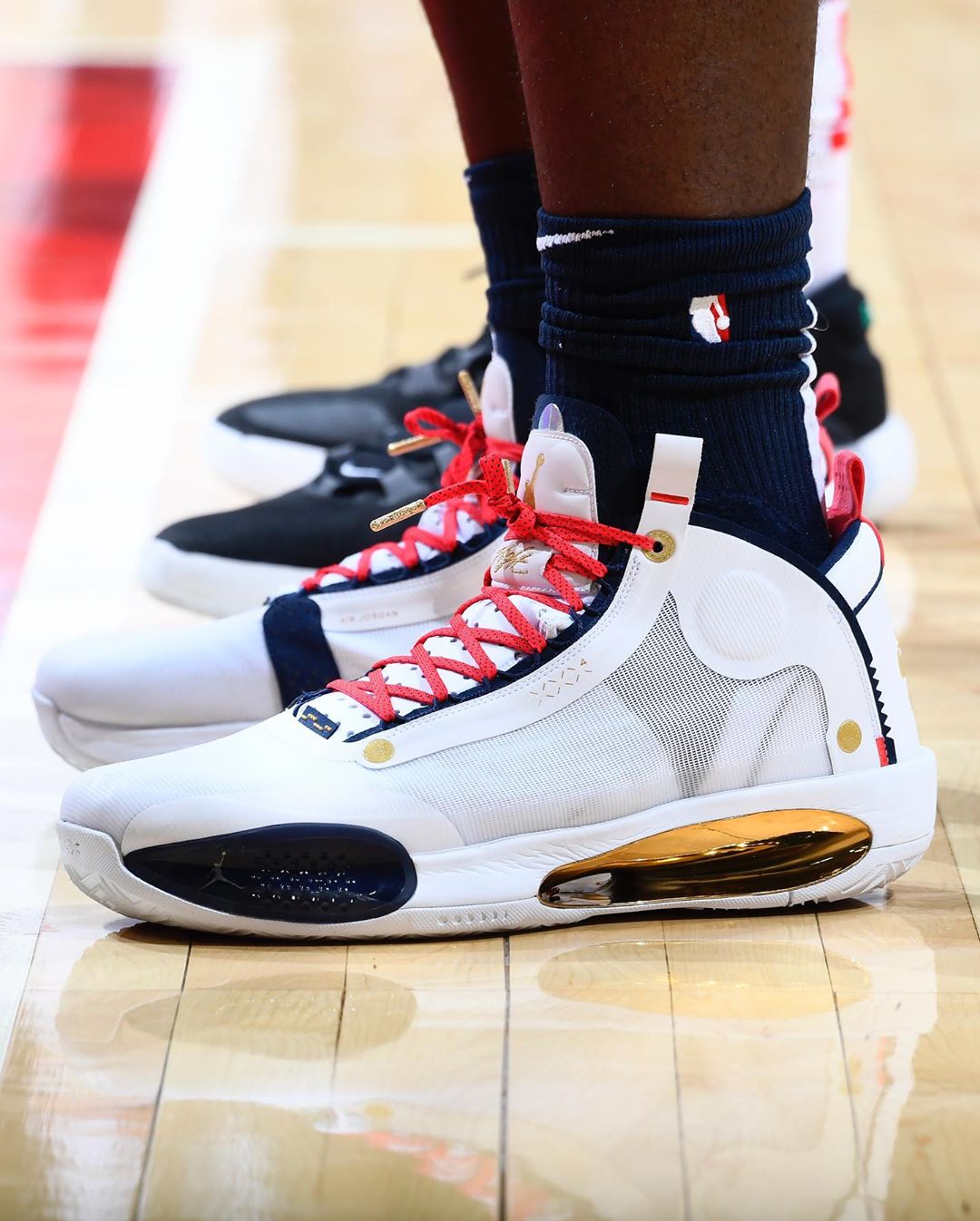 Air jordan 34,AJ34,发售  夺目土豪金装扮！这双 Air Jordan 34 你打几分？