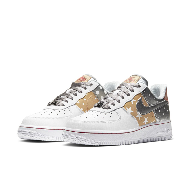 Nike,Air Force 1 Low  星星图案 + 波点元素！这双 Air Force 1 也太好看了吧！