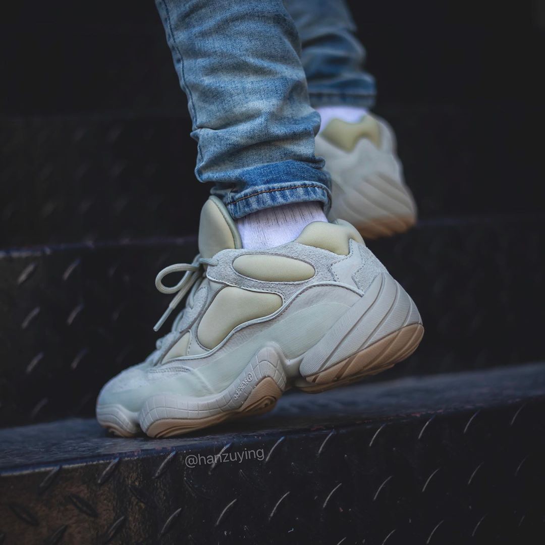 Yeezy 500,adidas,上脚,发售  看起来更保暖！Yeezy 500 “Stone” 上脚图来了！下月发售！