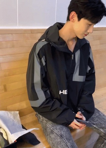 Nike,adidas,白敬亭,明星  爱鞋不要女朋友的白敬亭送出 17 双球鞋！倒钩、禁止转卖全都有！