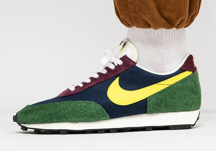 Nike,Daybreak,CT3441-400  回归经典的造型设计！Nike Daybreak 全新配色现已发售！