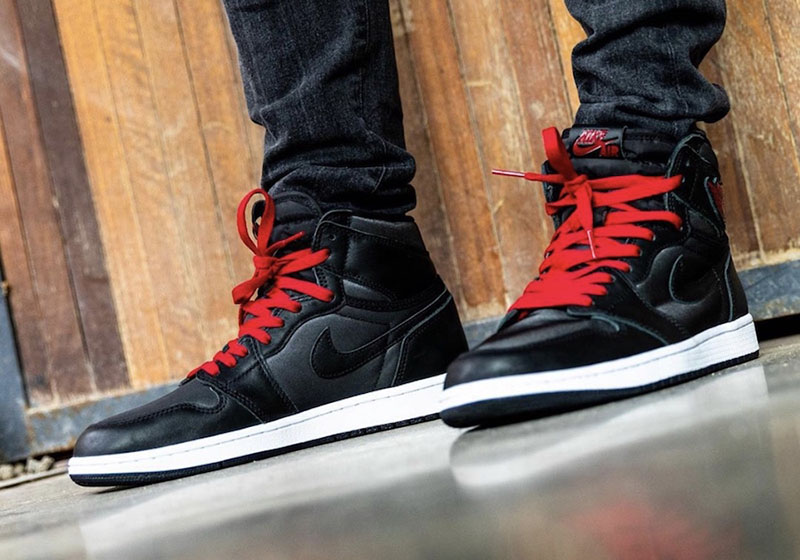 黑红绸缎,AJ1,Air Jordan 1 High OG,  绸缎家族新成员！黑红 Air Jordan 1 “Black Satin” 明年 1 月发售！
