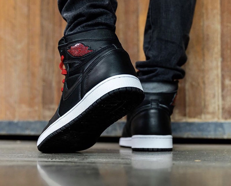 黑红绸缎,AJ1,Air Jordan 1 High OG,  绸缎家族新成员！黑红 Air Jordan 1 “Black Satin” 明年 1 月发售！