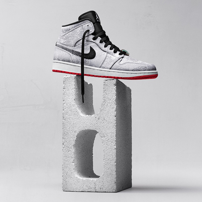 Air Jordan 1,aj1,发售  绸缎材质 + 黑红色调！最新上脚图释出，这双 AJ1 你冲不冲？