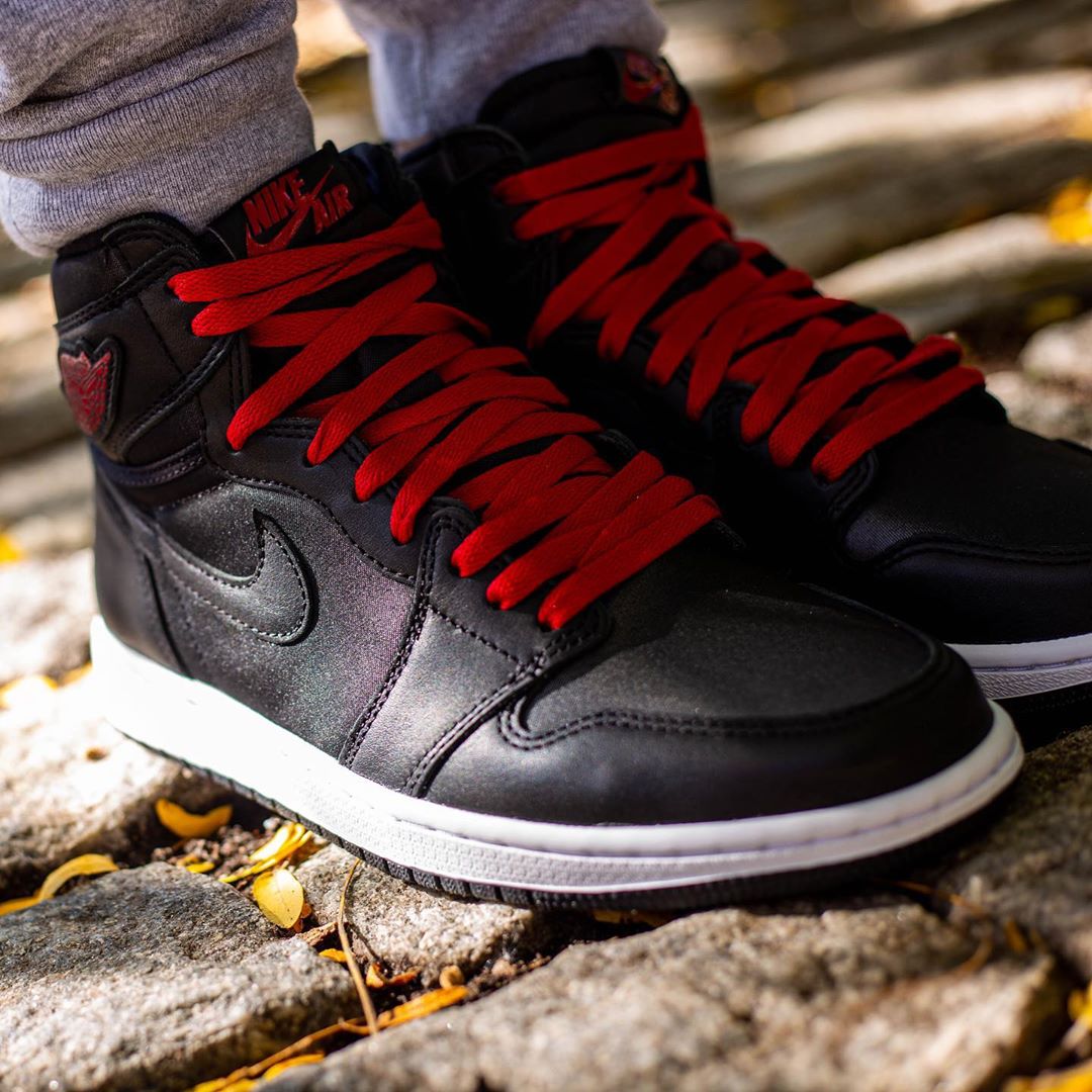 Air Jordan 1,aj1,发售  绸缎材质 + 黑红色调！最新上脚图释出，这双 AJ1 你冲不冲？