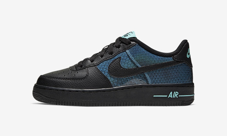 Nike,Air Force 1 Low SE GS,CI3  亮眼漆皮暗藏蛇纹！这双 Air Force 1 有点抢眼，但是...