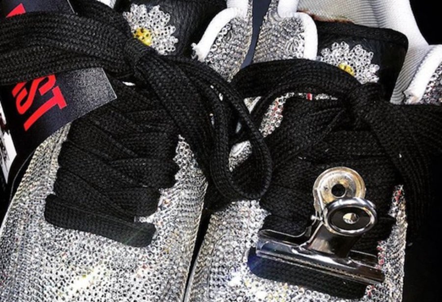 PEACEMINUSONE,Nike,Air Force 1  满身镶钻！这双权志龙 x Nike Air Force 1 有点耀眼！