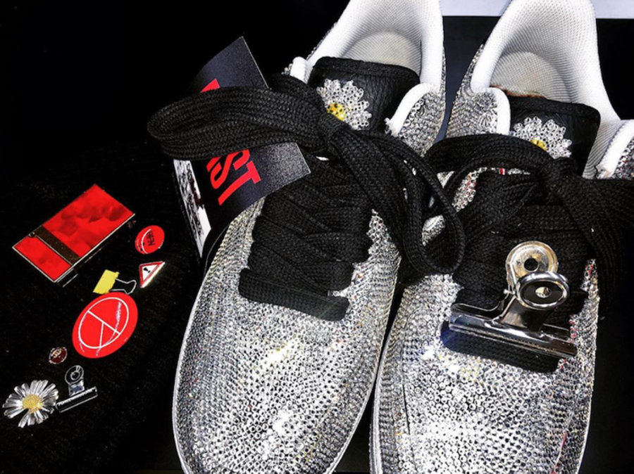 PEACEMINUSONE,Nike,Air Force 1  满身镶钻！这双权志龙 x Nike Air Force 1 有点耀眼！