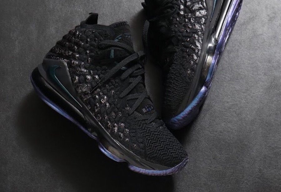 Nike,LeBron,BQ3177-001  冷酷黑紫！变色龙配色 Nike LeBron 17 现已发售！