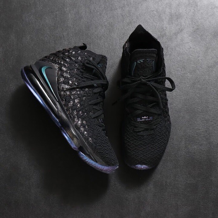 Nike,LeBron,BQ3177-001  冷酷黑紫！变色龙配色 Nike LeBron 17 现已发售！