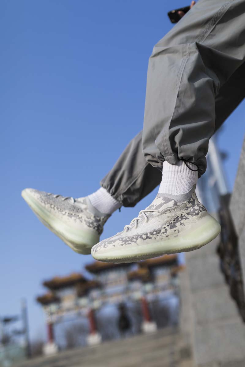 Yeezy 380,  后天发售！Yeezy 380 小编提前上脚！脚感和增高效果都太香了！