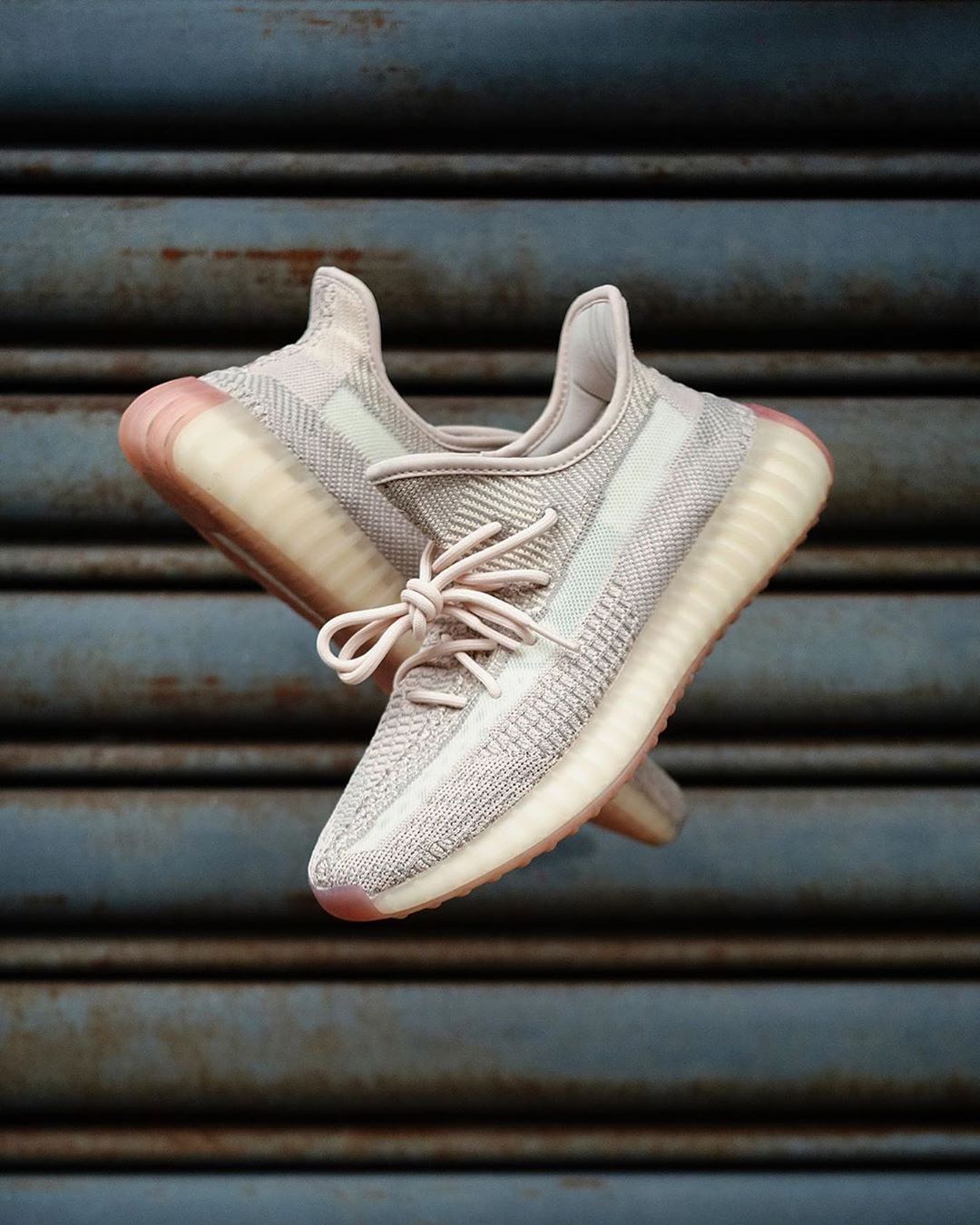 adidas,Yeezy 350 V2,发售  黑天使暴跌 2K、满天星不再天价！Yeezy「最佳入手时机」到了！