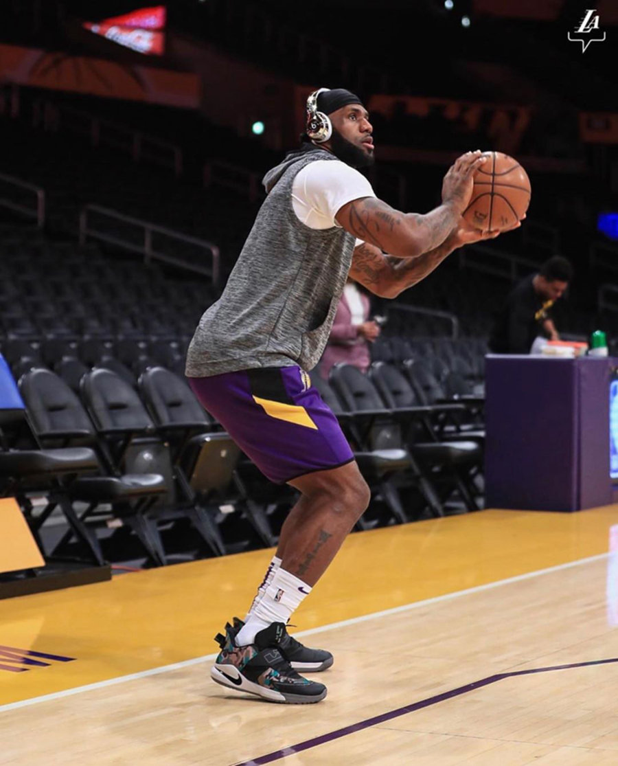Nike,LeBron James,  圣诞大战湖人惜败！但是詹皇上脚的四双鞋足够吸睛！