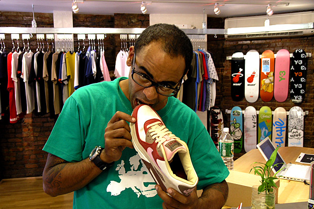 DQM,Nike,Air Max 90,Bacon,培根  亲友版本市价过万！这双 Nike「屠宰场联名」即将重磅回归！