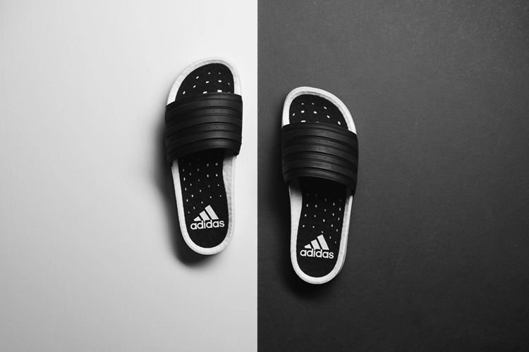 adidas,Adilette Boost Slides,E  踩屎感最强拖鞋！ adidas Adilette Boost Slides 现已发售！